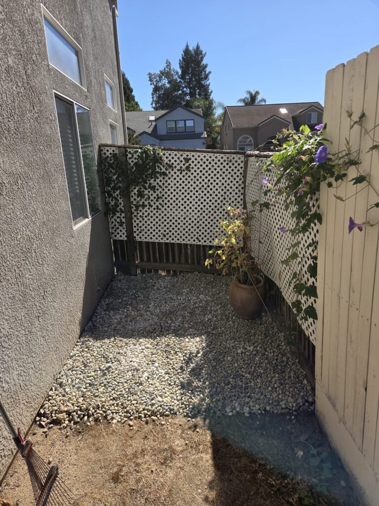 Wood fence and gate built by Blair Handyman in the Sacramento area