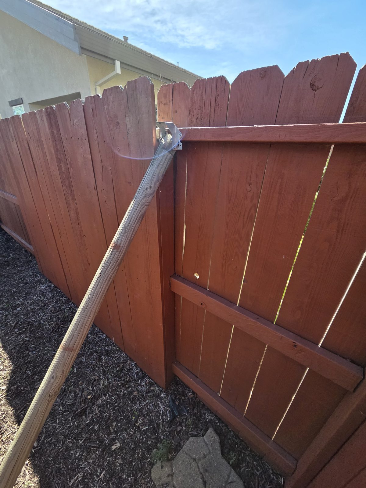 Wood fence and gate built by Blair Handyman in the Sacramento area