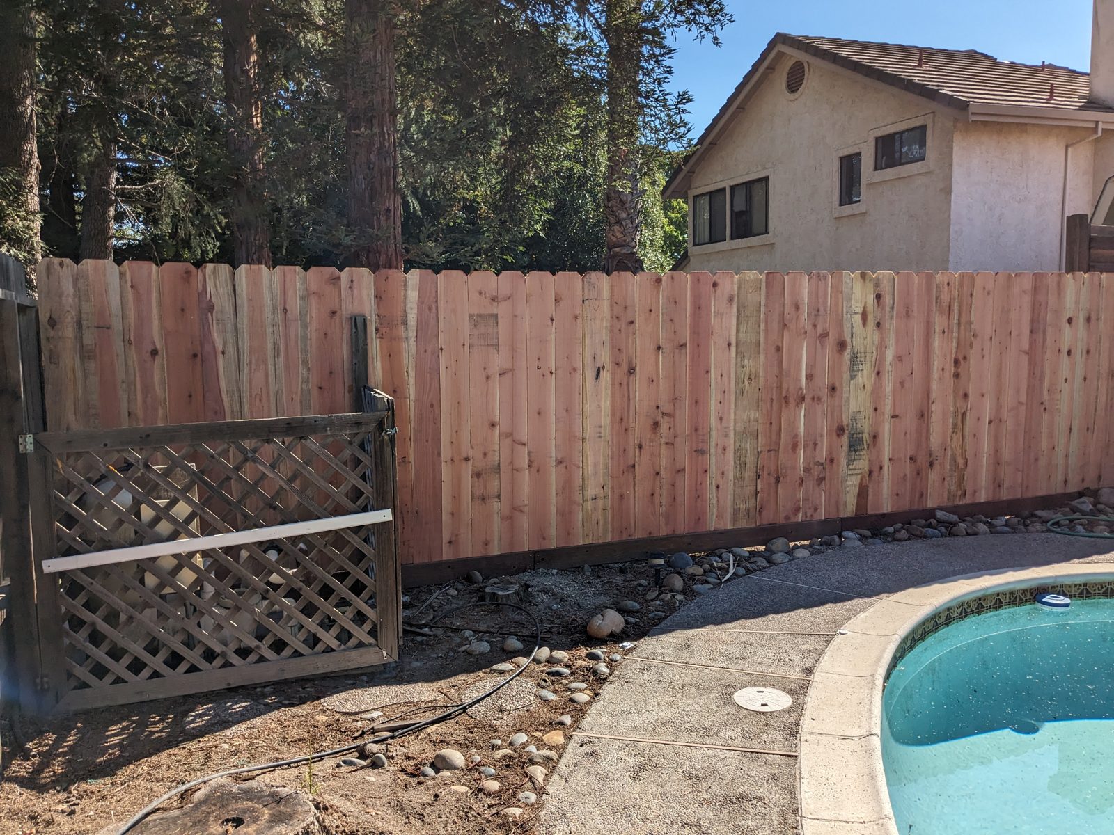 Wood fence and gate built by Blair Handyman in the Sacramento area