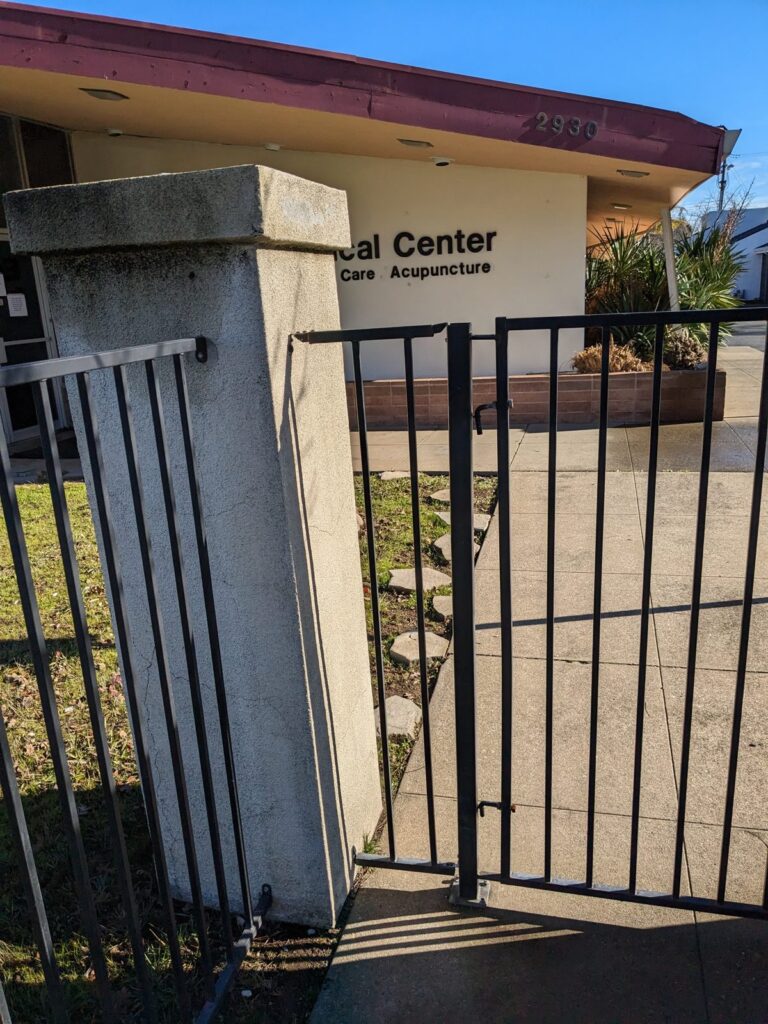 Wood fence and gate built by Blair Handyman in the Sacramento area