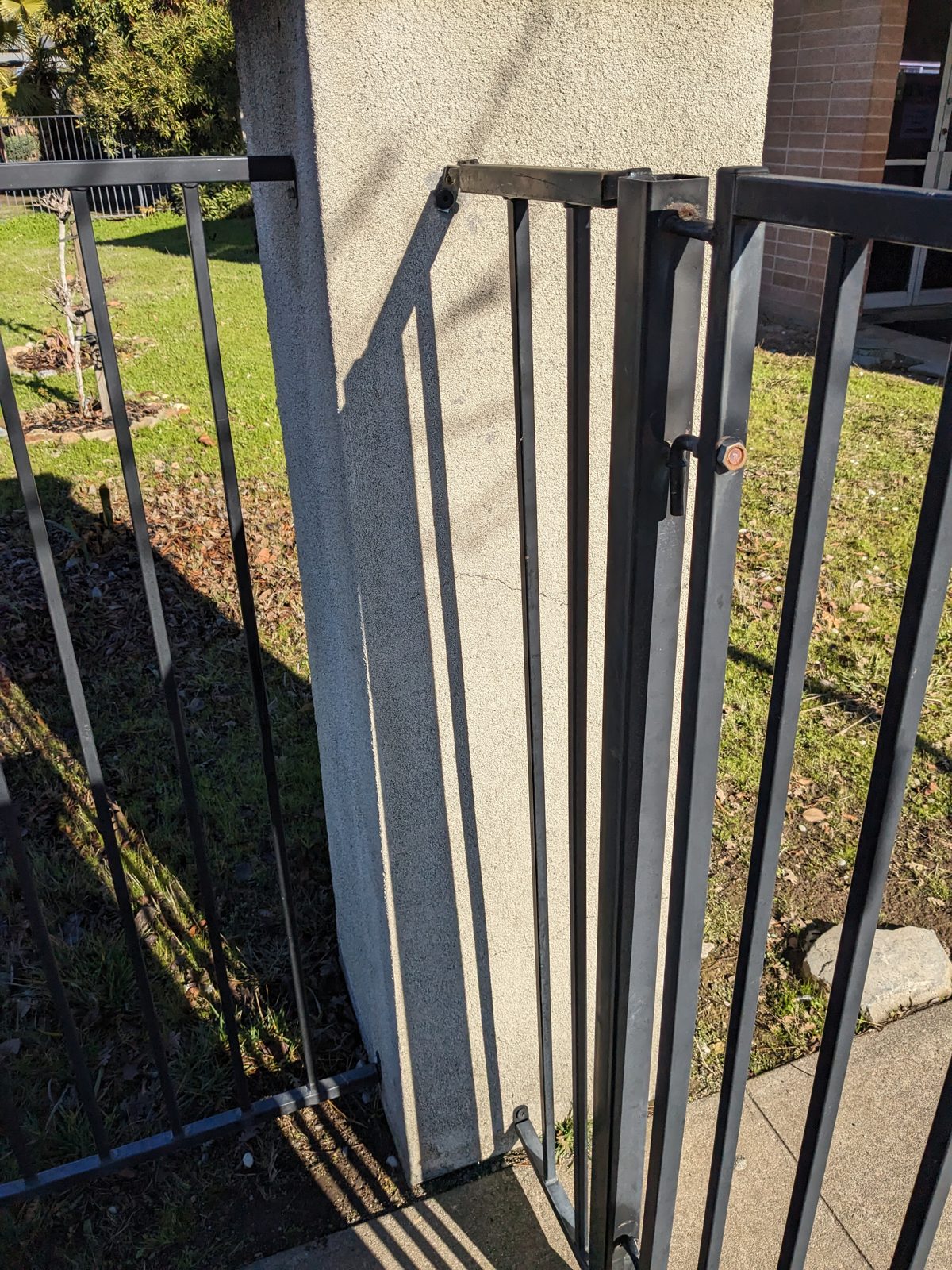 Wood fence and gate built by Blair Handyman in the Sacramento area