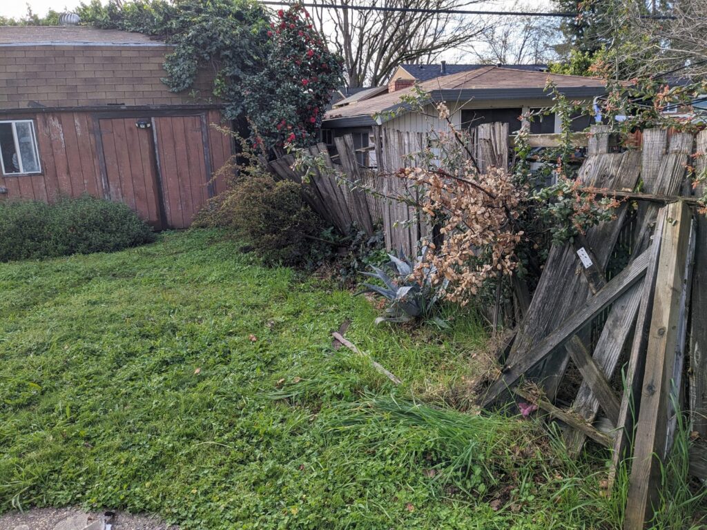 Wood fence and gate built by Blair Handyman in the Sacramento area
