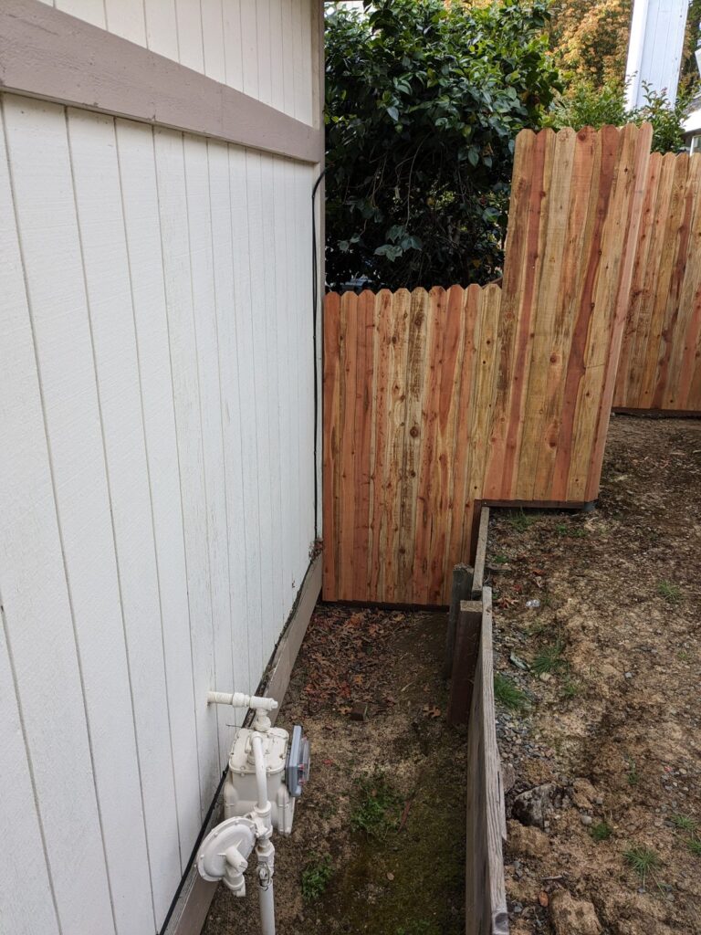 Wood fence and gate built by Blair Handyman in the Sacramento area