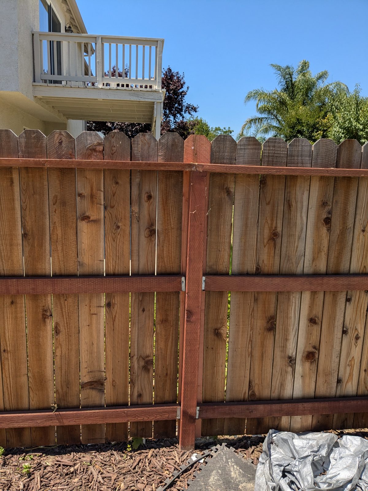 Wood fence and gate built by Blair Handyman in the Sacramento area