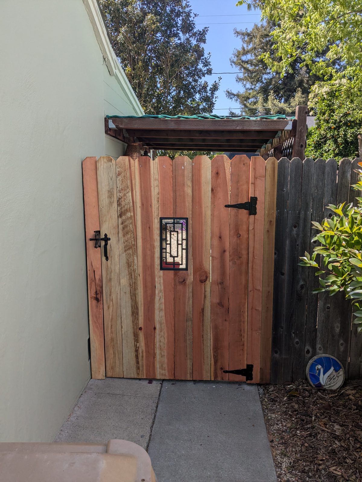 Wood fence and gate built by Blair Handyman in the Sacramento area