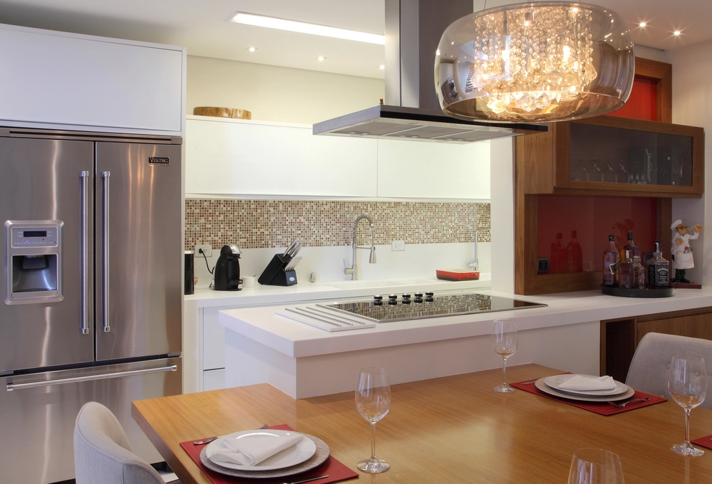 Kitchen with stainless refrigerator and island cooktop